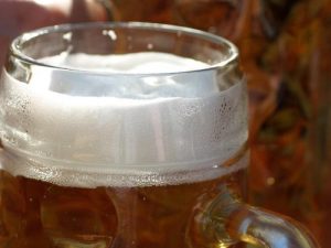 How Your Bar Can Cater to Smokers